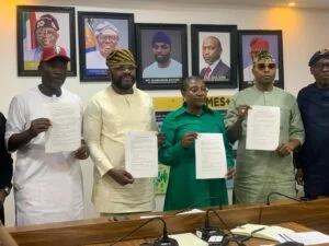 Lagos Govt., transport unions sign bus industry transition agreement