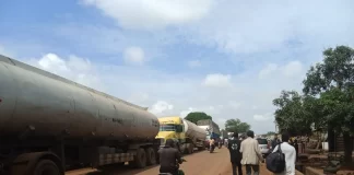 Banditry: Protesters block Mokwa-Bida highway