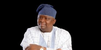 Sen. Adeola empowers 10,000 Ogun traders with N750m