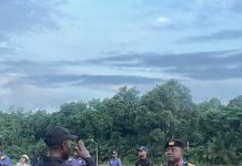 Navy base holds route march to boost combat readiness