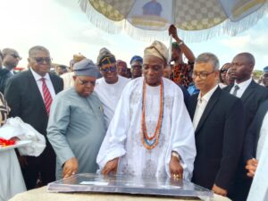 FG rules out tariff hike, inaugurates 17.7MW mini-grid in Oyo
